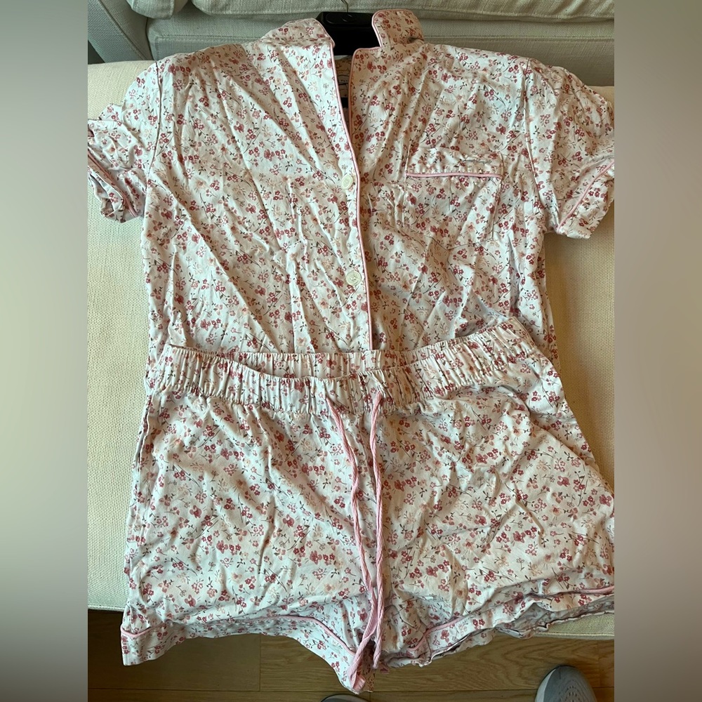 Petit Plume Women’s Pink Floral Short Set. Worn once. Size small.